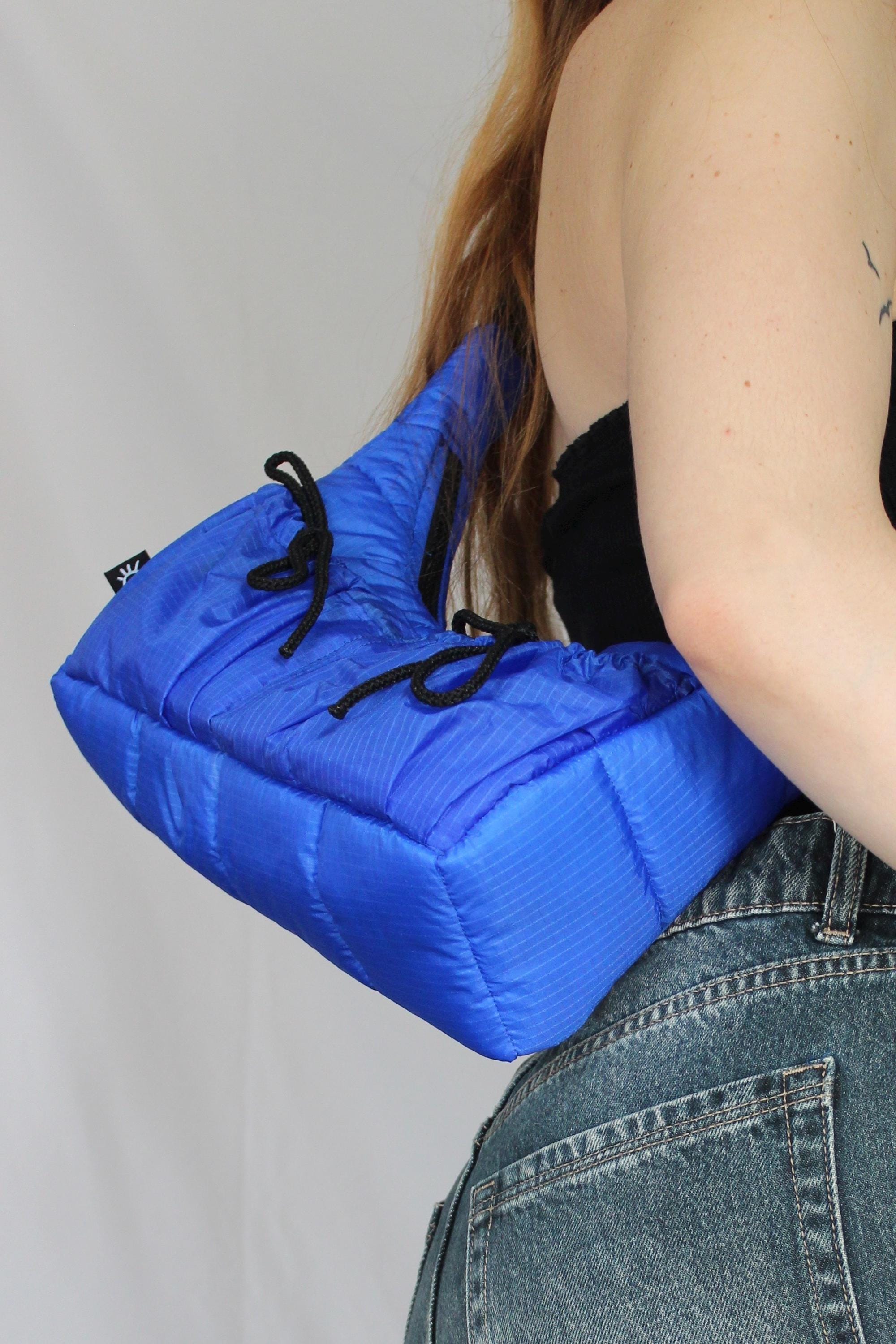 Shoulder bag with drawstring pockets