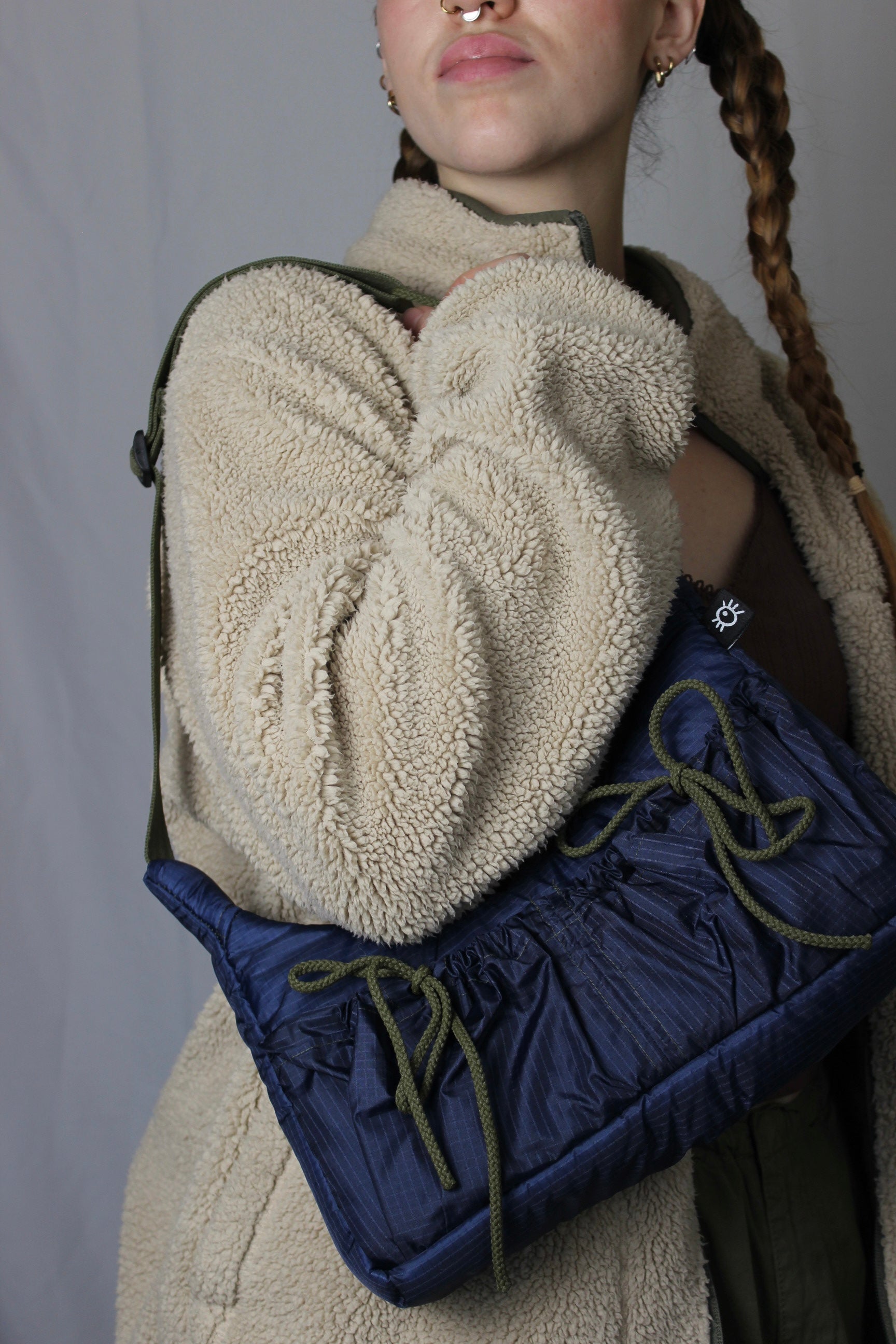 Cord & khaki - Stormy lake