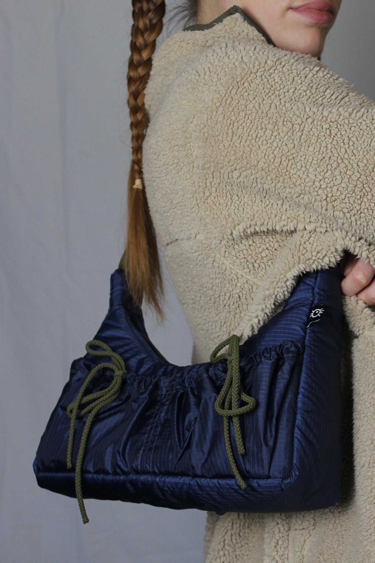 Cord & khaki - Stormy lake