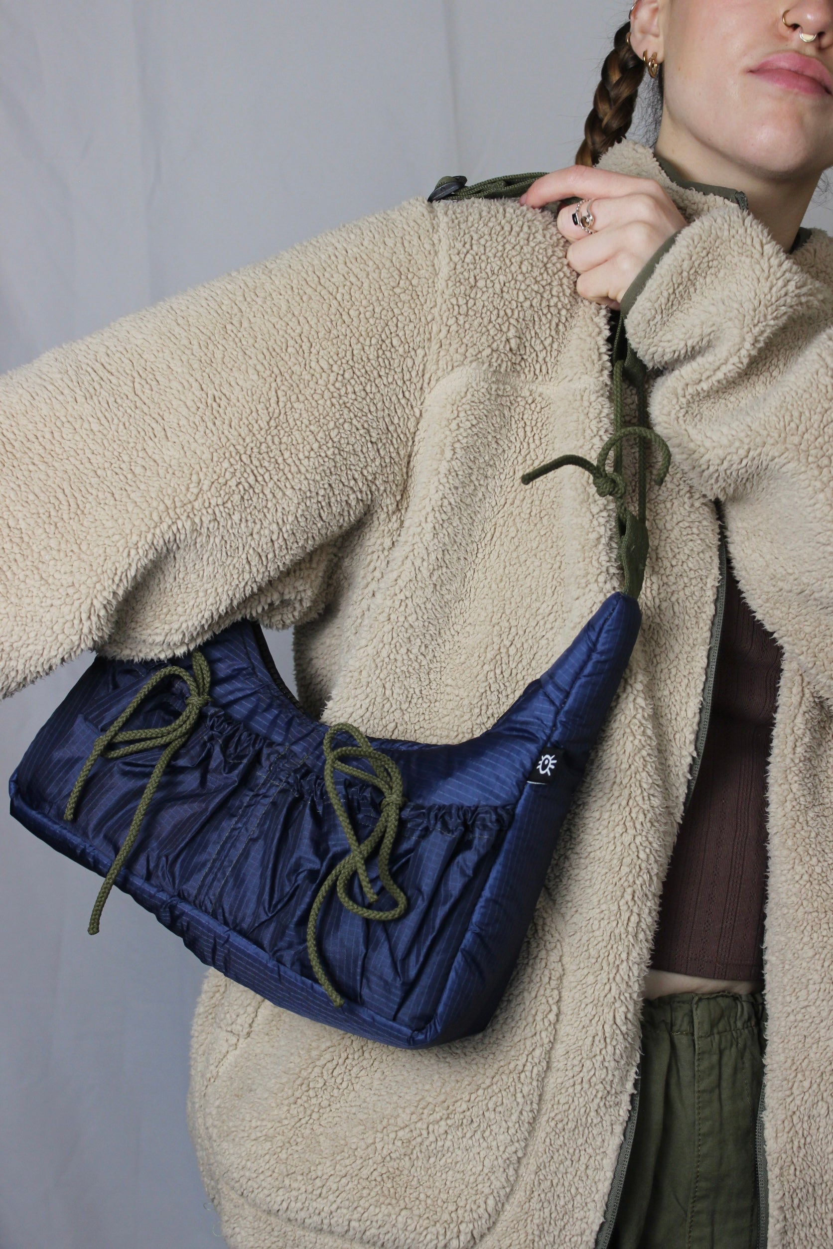 Cord & khaki - Stormy lake