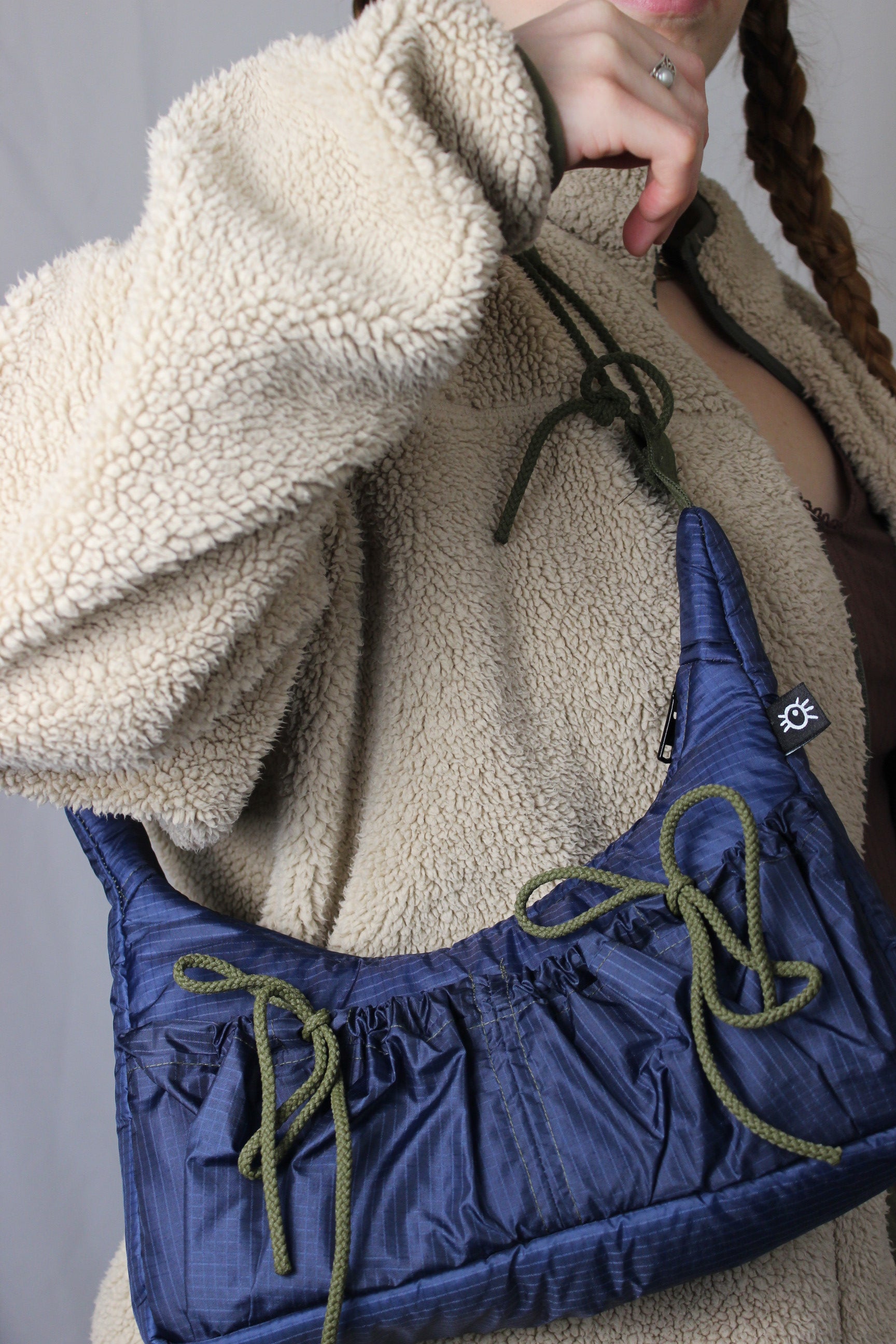 Cord & khaki - Stormy lake